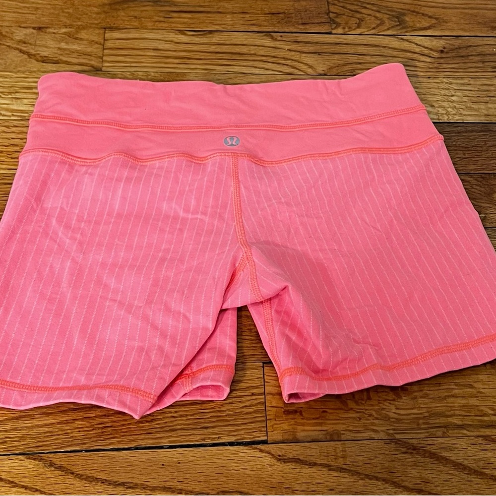 Lululemon groove biker running/yoga/fitness short.. EUC - Picture 1 of 9
